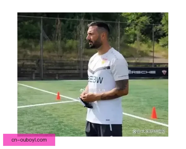 国安新援恩科洛洛抵达上海浦东机场