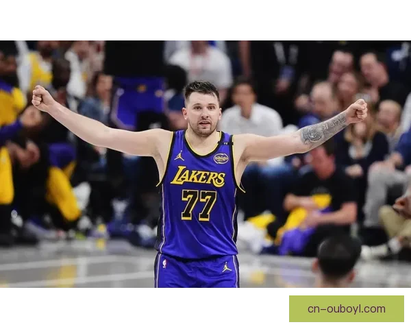 东契奇盛赞里夫斯:我们是无敌二人组 东契奇盛赞里夫斯:我们是无敌二人组